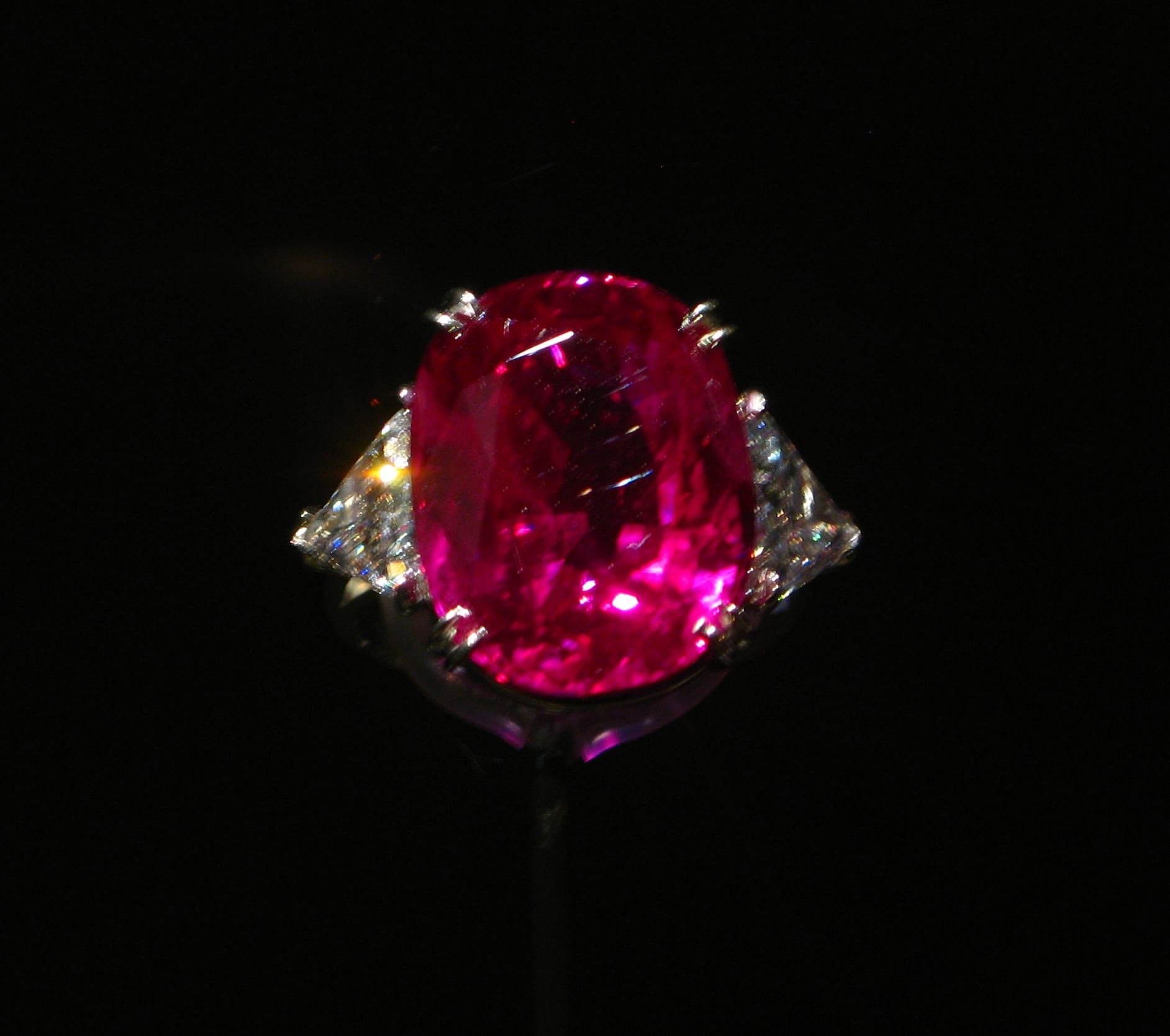 The Carmen Lúcia Ruby, a 23-carat Burmese ruby set in a diamond ring, on display at the Smithsonian National Museum of Natural History.